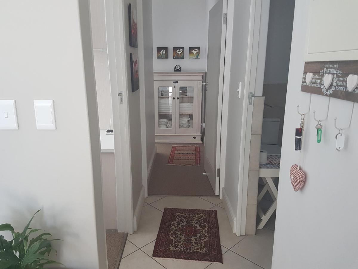 Modern, Centrally Located Dorp Street Apartment Stellenbosch Exteriör bild