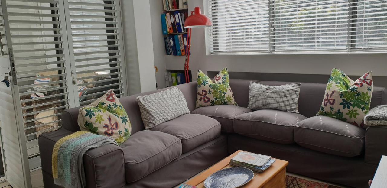 Modern, Centrally Located Dorp Street Apartment Stellenbosch Exteriör bild